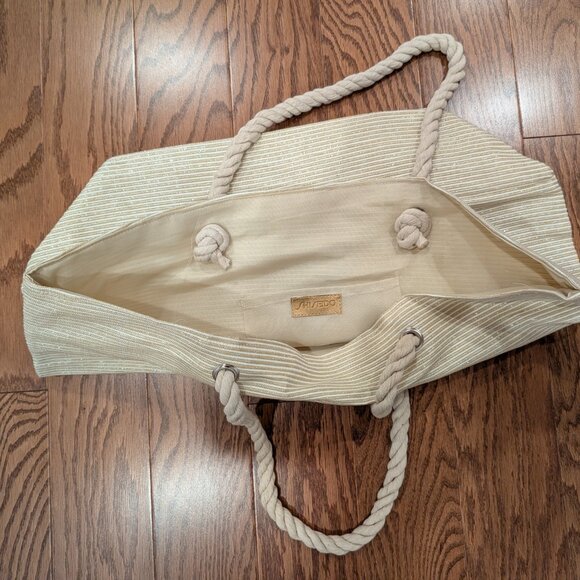 Shiseido Beach Bag for your Summer Fun NWOL - Picture 5 of 7